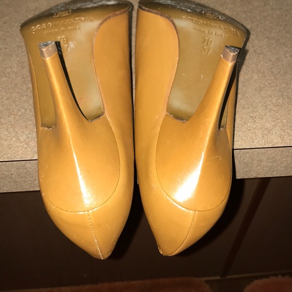 BCBGMAXAZRIA Pumps - Picture 7 of 8